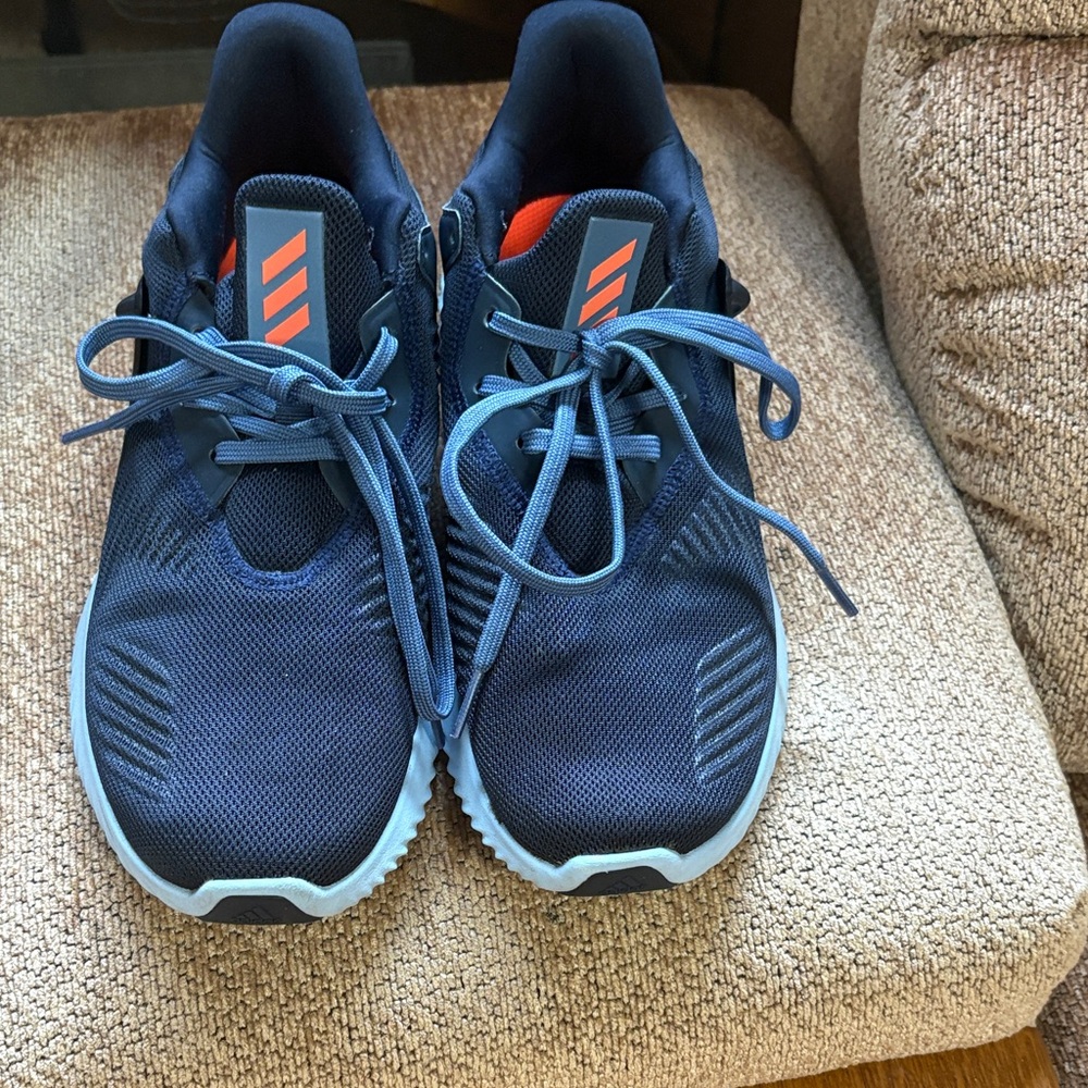 Men’s Adidas bounce tennis shoes, Navy, and light blue